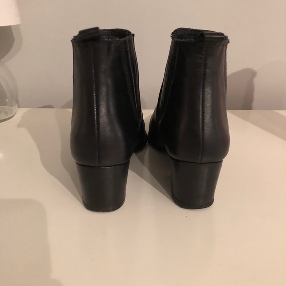 LITTLE BURGUNDY Booties - Picture 6 of 7